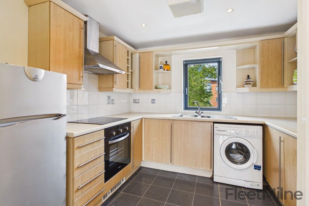 Property photo 3 of 8 Kitchen