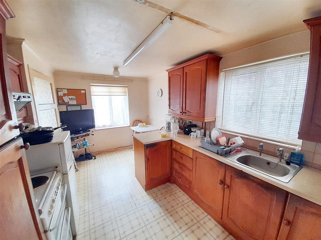 Property photo 2 of 16 Kitchen / Dining Room