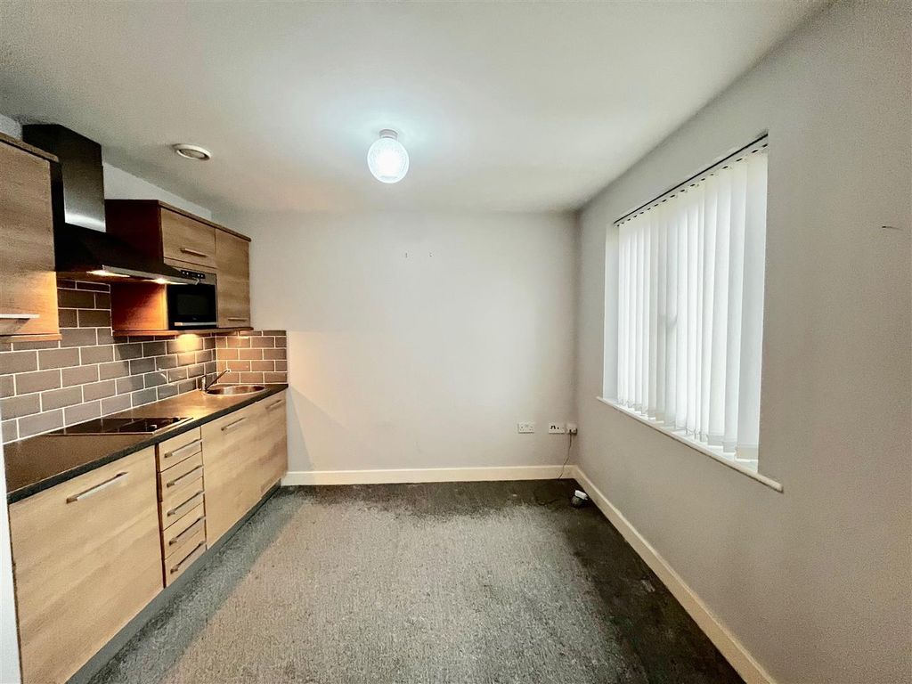 Property photo 3 of 6 Lounge/Kitchen