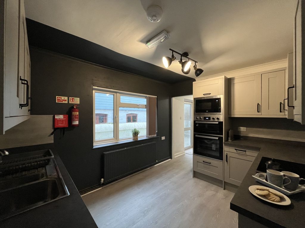 Property photo 3 of 6 Gallery