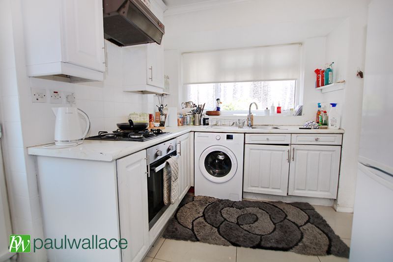 Property photo 3 of 8 Kitchen