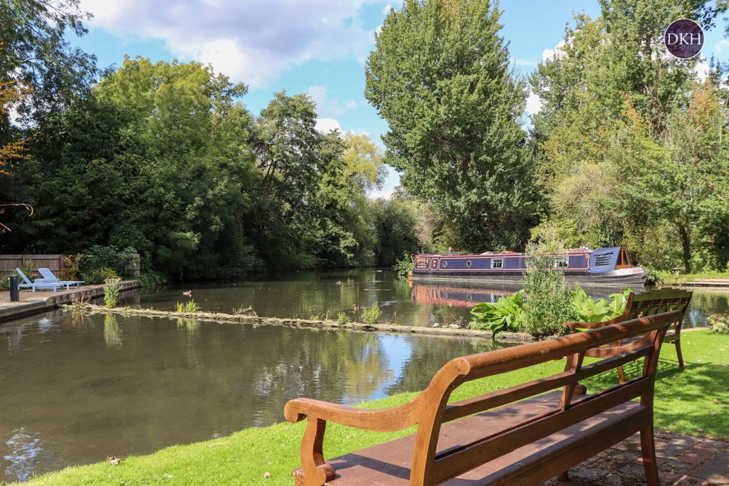 Property photo 2 of 14 Picture No. 11