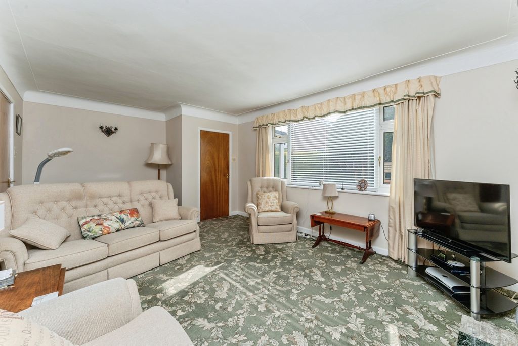 Property photo 3 of 17 Front Lounge