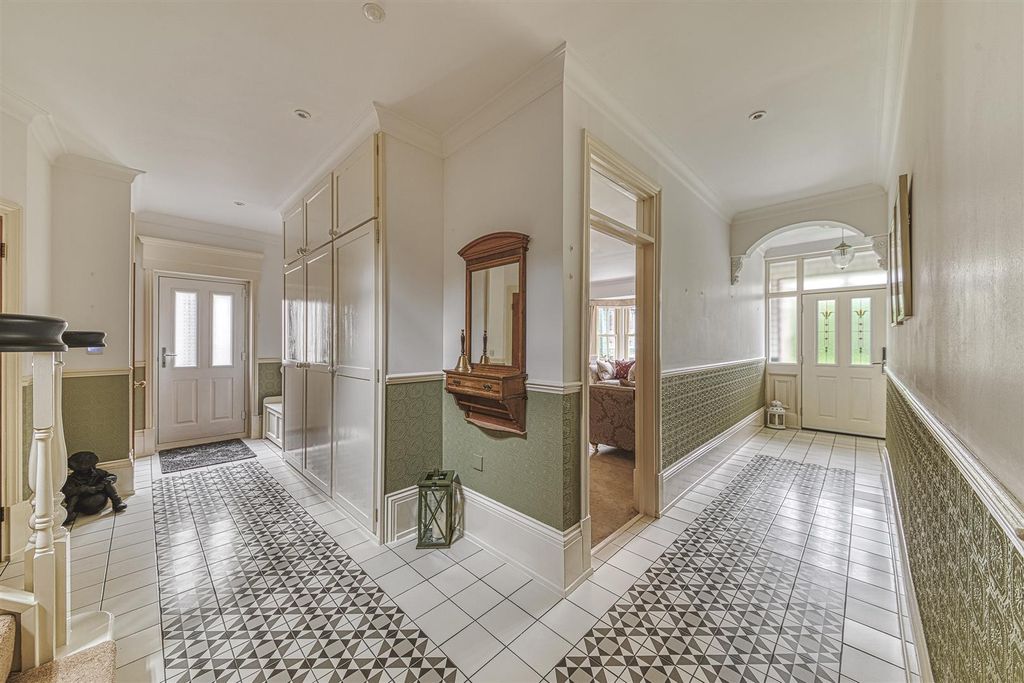 Property photo 2 of 39