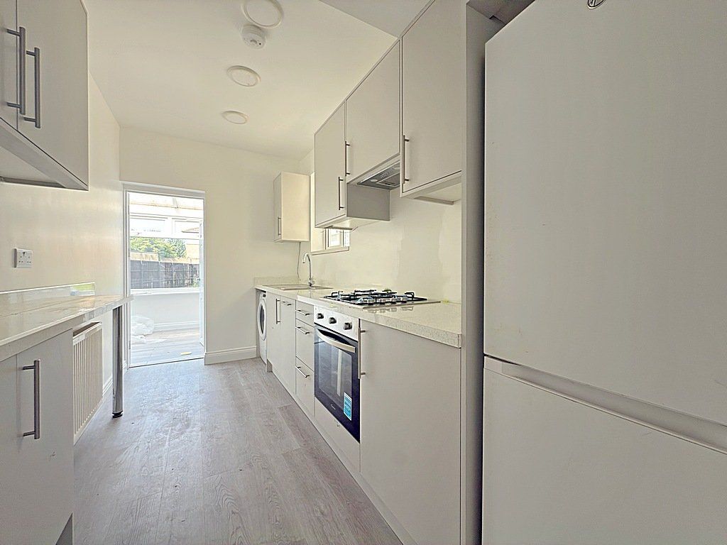 Property photo 1 of 11 4 Bedroom House In Hounslow
