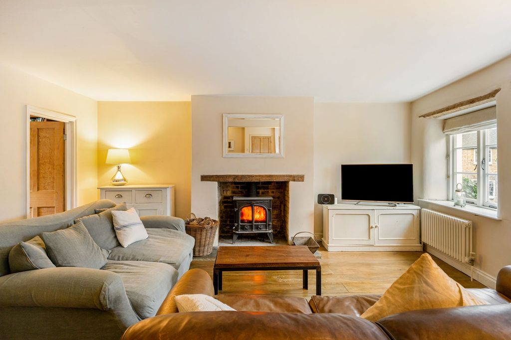 Property photo 3 of 22 Sitting Room