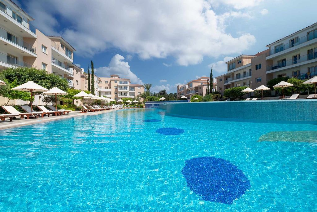 Property photo 1 of 28