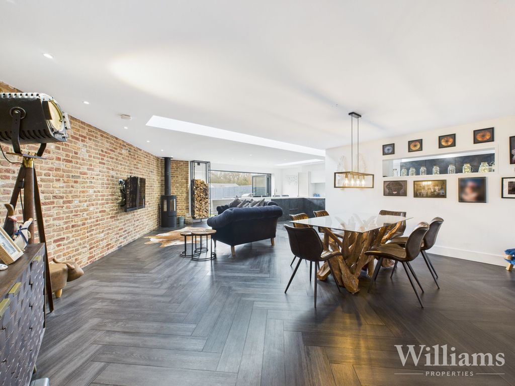 Property photo 2 of 22