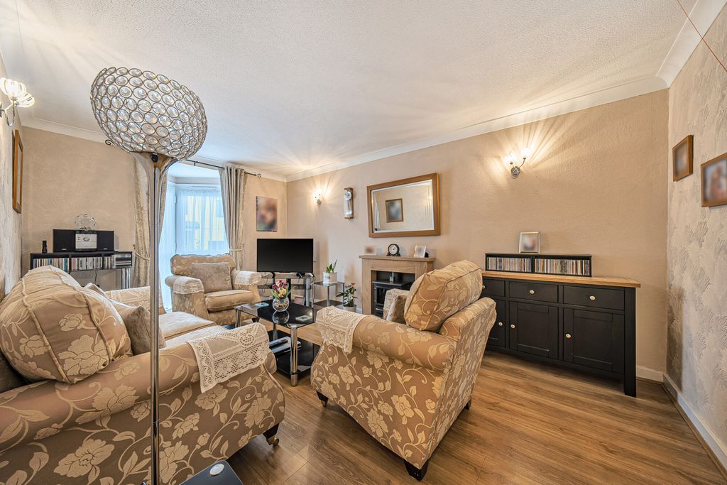 Property photo 2 of 9 1417870-4-69970ee...