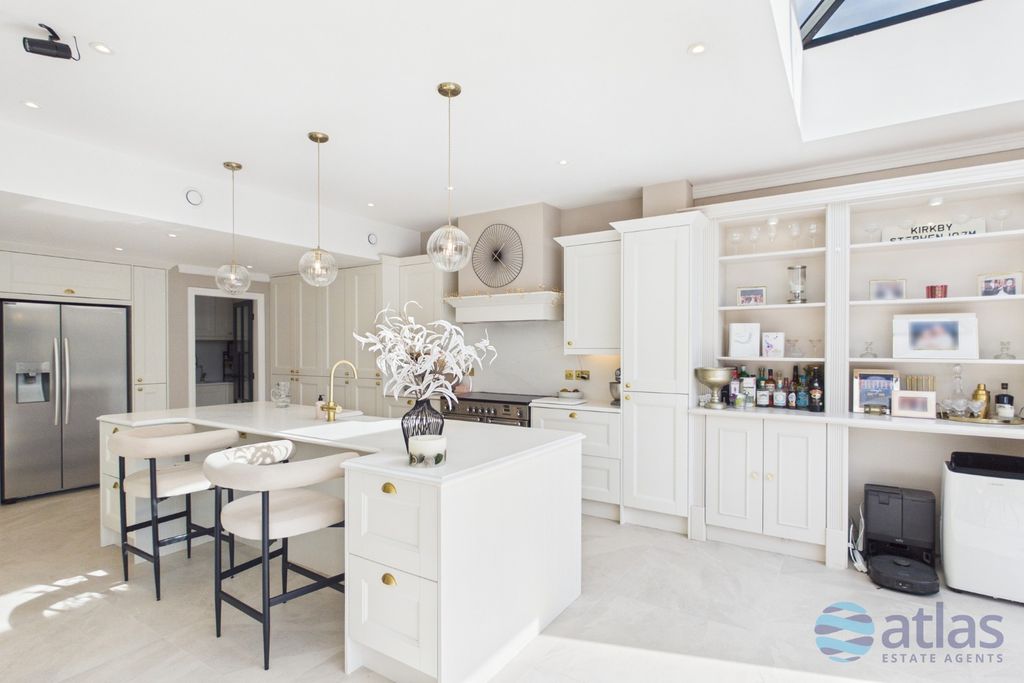 Property photo 2 of 48 Kitchen/Reception/Diner