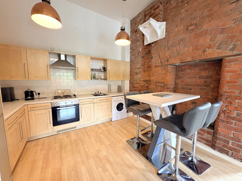 Property photo 2 of 21