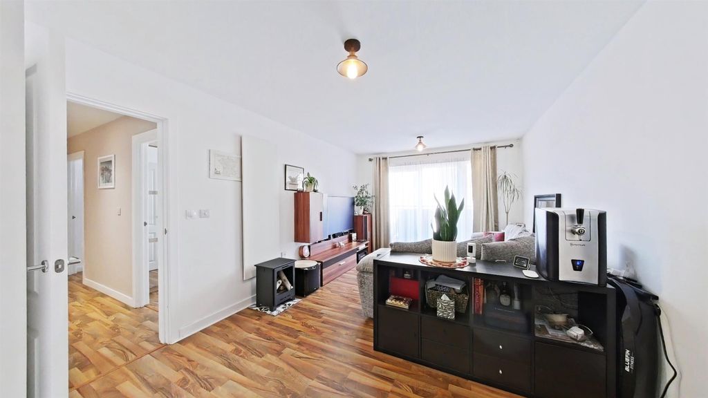 Property photo 3 of 14 Lounge/Diner