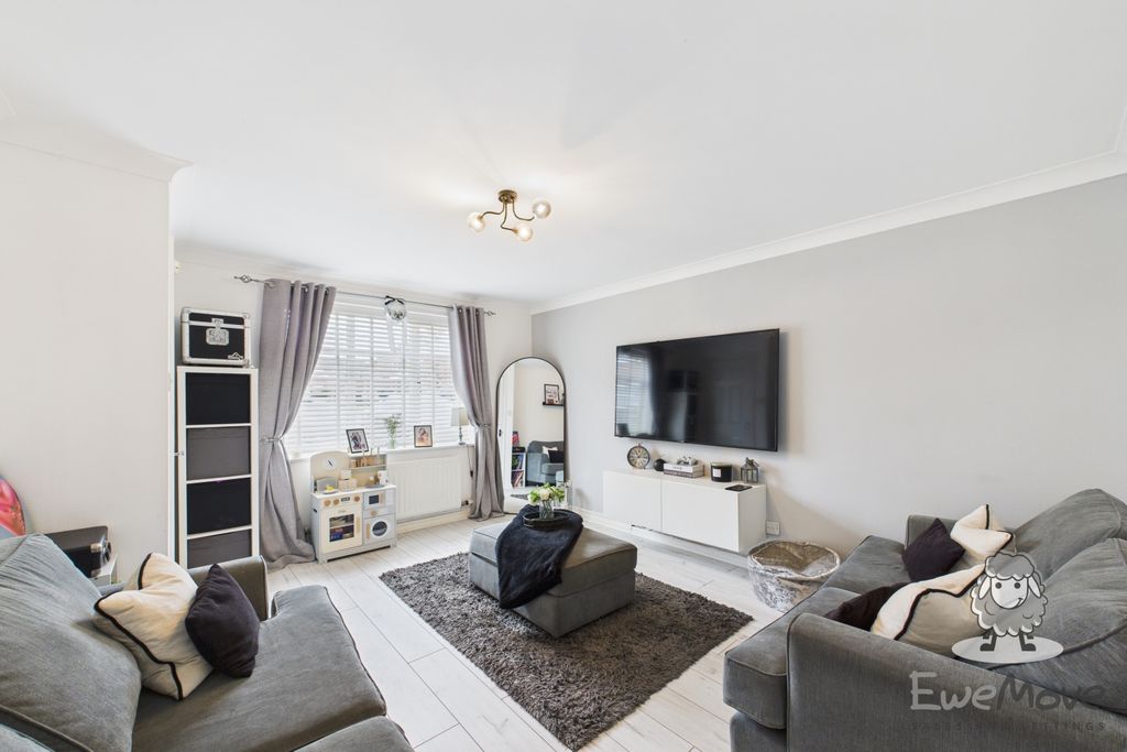 Property photo 2 of 12 14