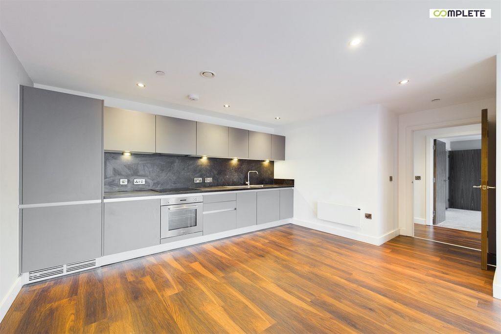 Property photo 1 of 10 (Main)