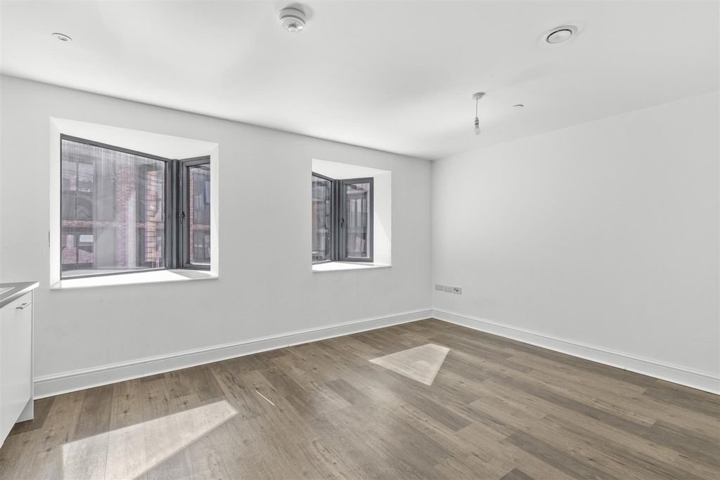 Property photo 3 of 9 Living Room