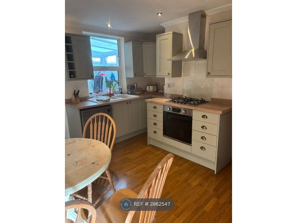 Property photo 2 of 7 Kitchen