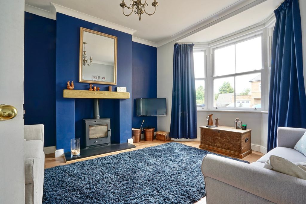 Property photo 2 of 17