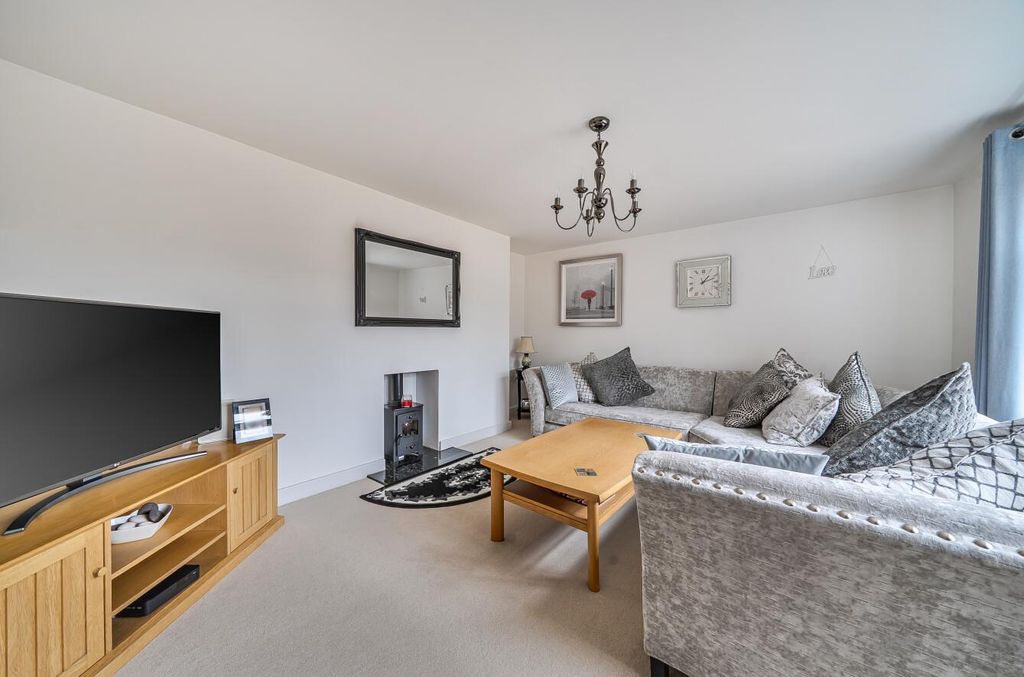 Property photo 2 of 20 1411433-8-698B37A9Cb254.Jpg