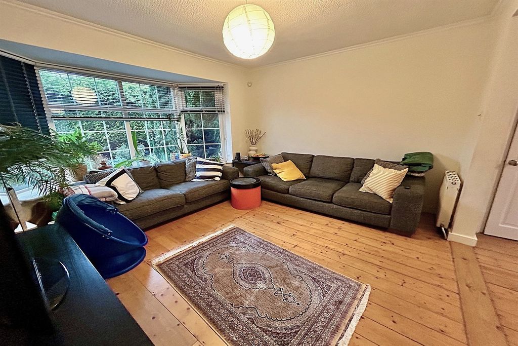 Property photo 3 of 18 Living Room