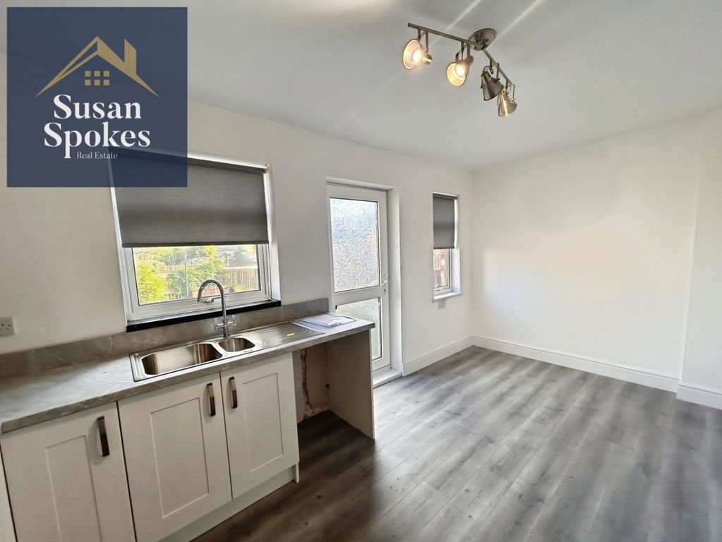 Property photo 3 of 14 Pbox-Kitchen-340885.Jpg