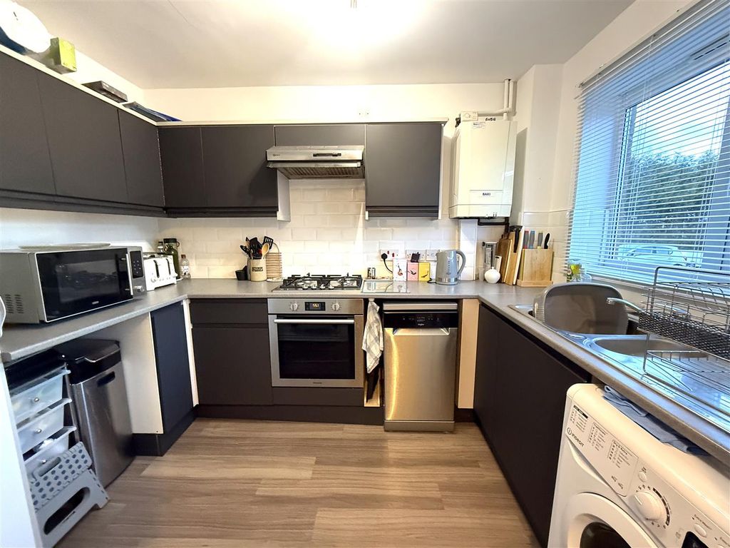 Property photo 3 of 16 19 New Kit 2.Jpeg