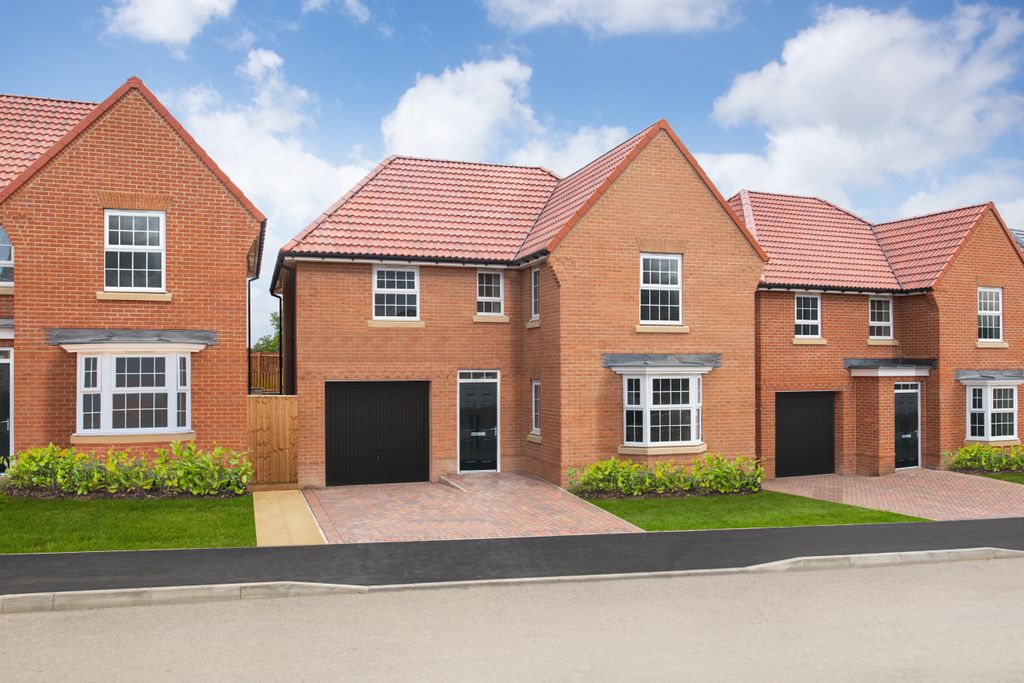 Property photo 1 of 9 Outside View 4 Bedroom Detached Drummond Home