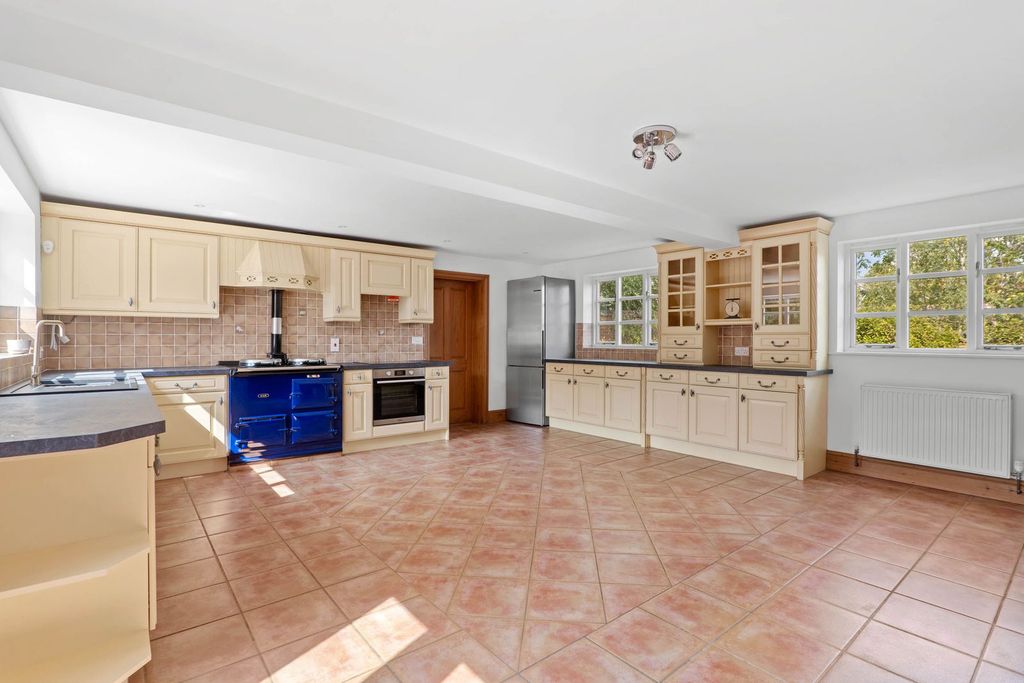 Property photo 2 of 27
