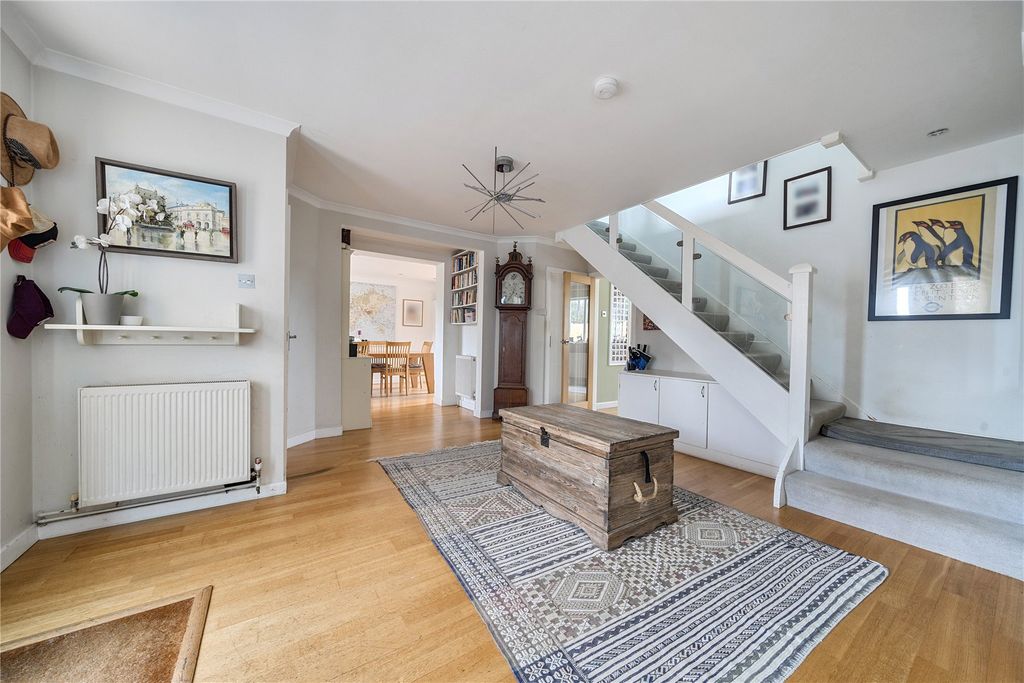 Property photo 3 of 38 Bright Entrance