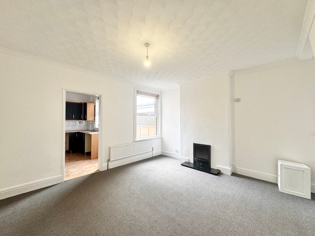 Property photo 3 of 10 Dining Room