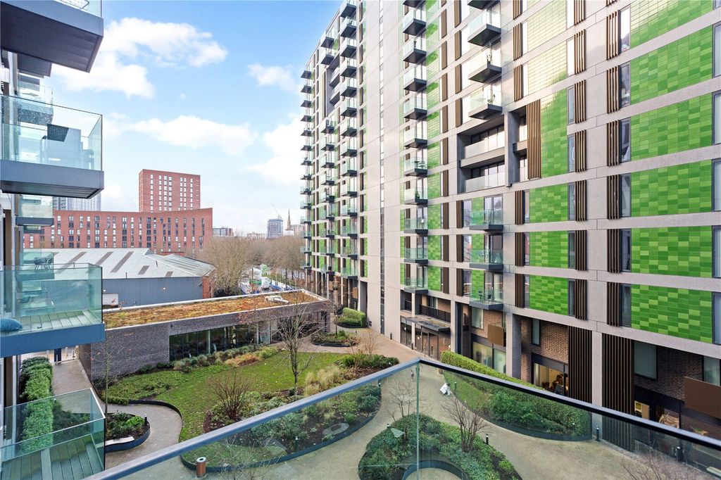 Property photo 3 of 11 Balcony