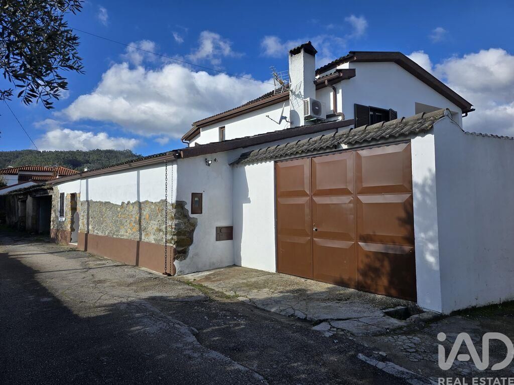 Property photo 2 of 40