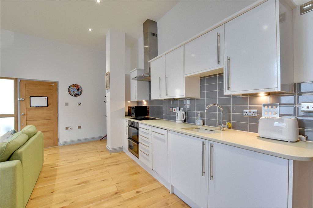 Property photo 3 of 12 Picture No. 11