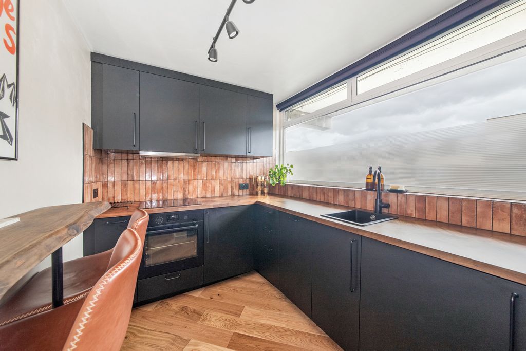 Property photo 2 of 18 Kitchen