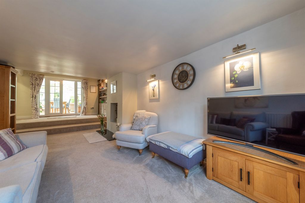 Property photo 3 of 28