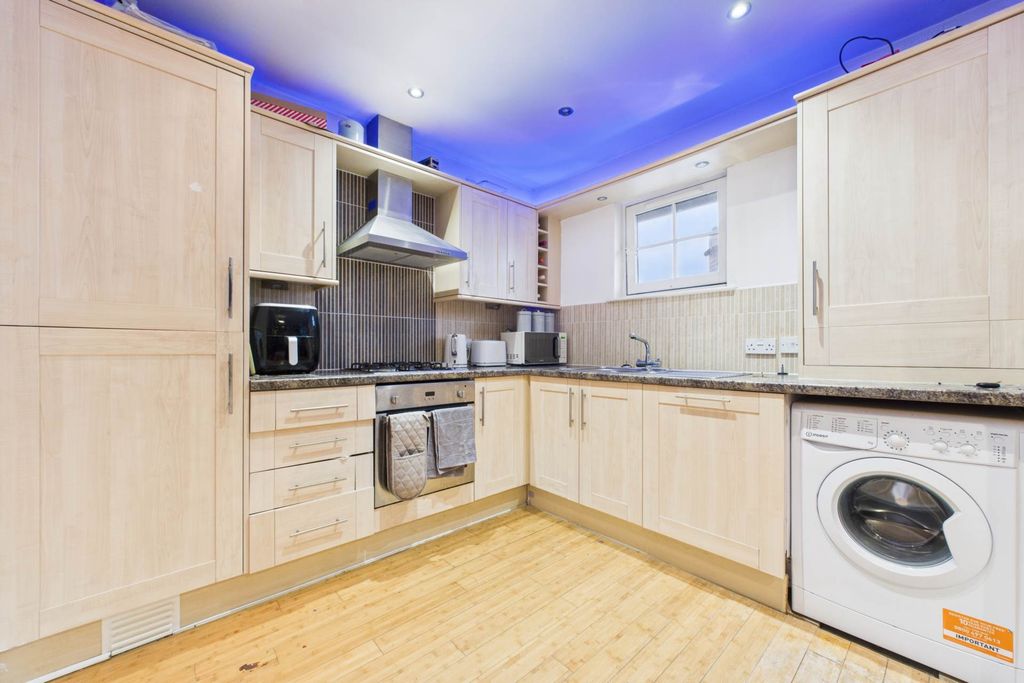 Property photo 2 of 13