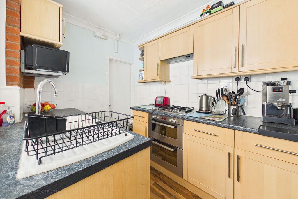 Property photo 3 of 27