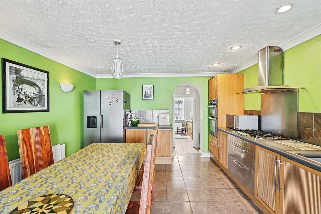 Property photo 3 of 18