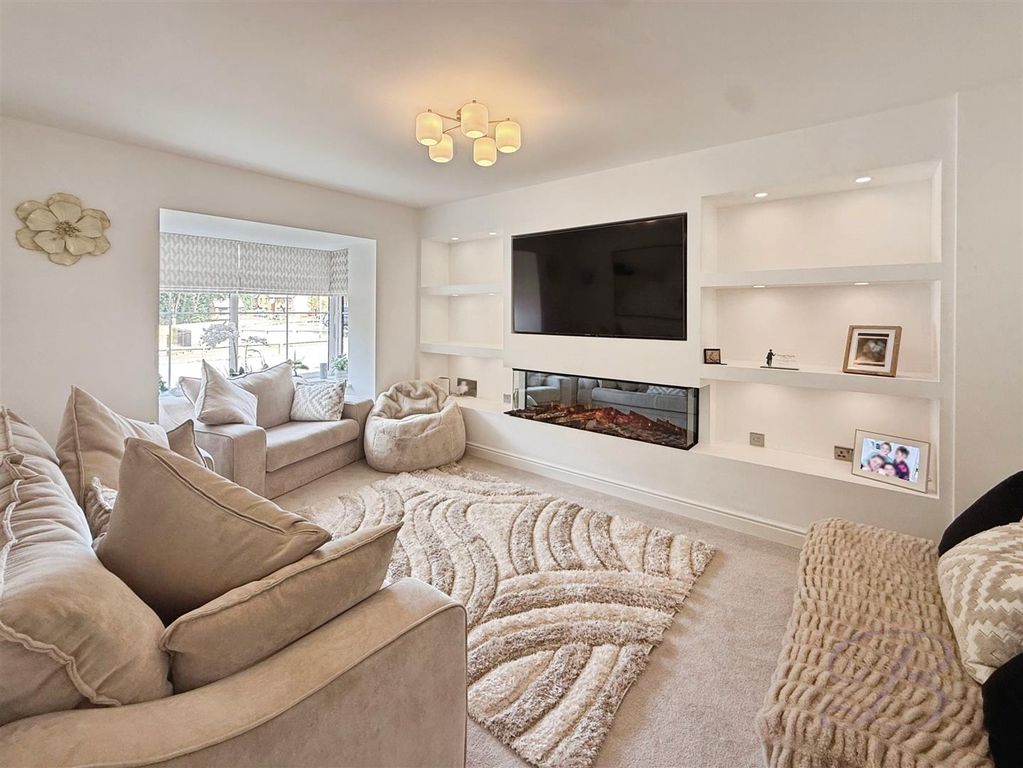 Property photo 3 of 34 6692Eb88-Image00018.Jpeg
