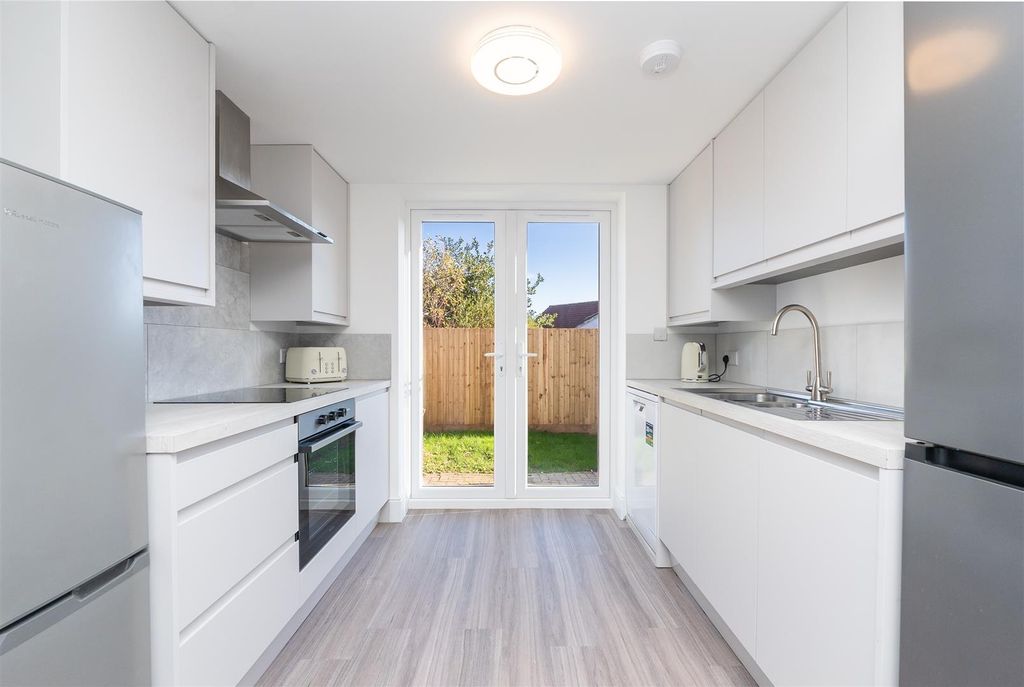 Property photo 1 of 10 Bright Modern Kitchen With Direct Garden Access...