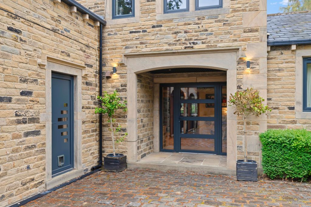 Property photo 2 of 53