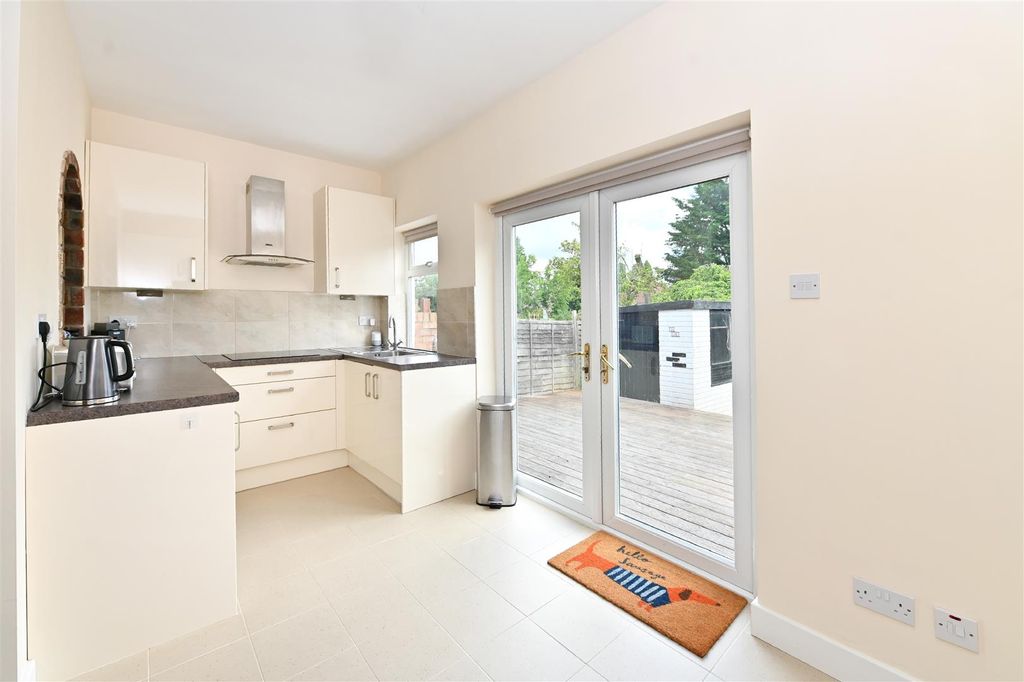 Property photo 3 of 15 Kitchen