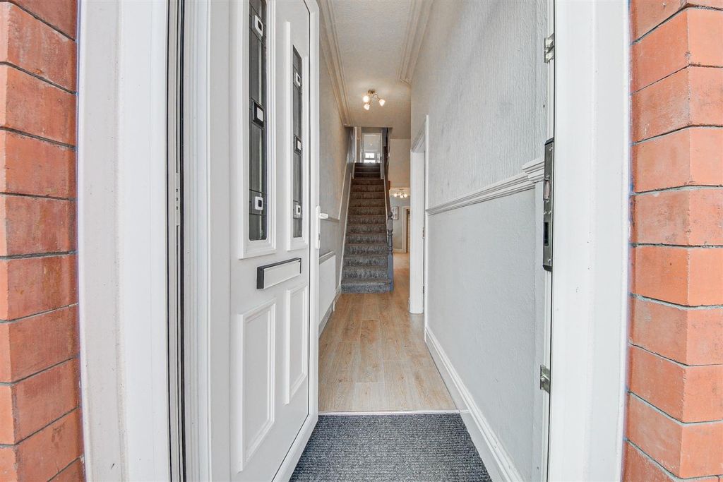 Property photo 2 of 37 4574511