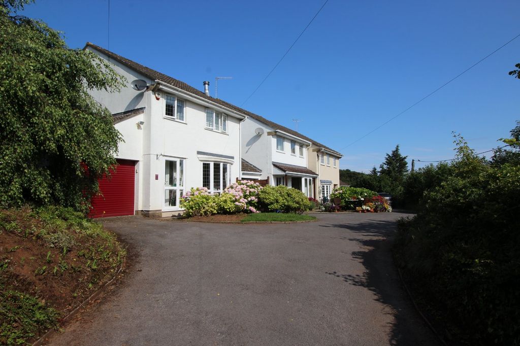 Property photo 1 of 12 St Georges Close