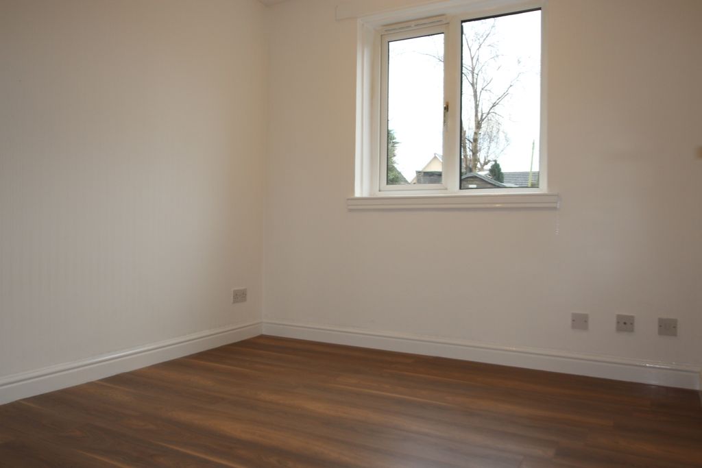 Property photo 3 of 7 Bedroom 1