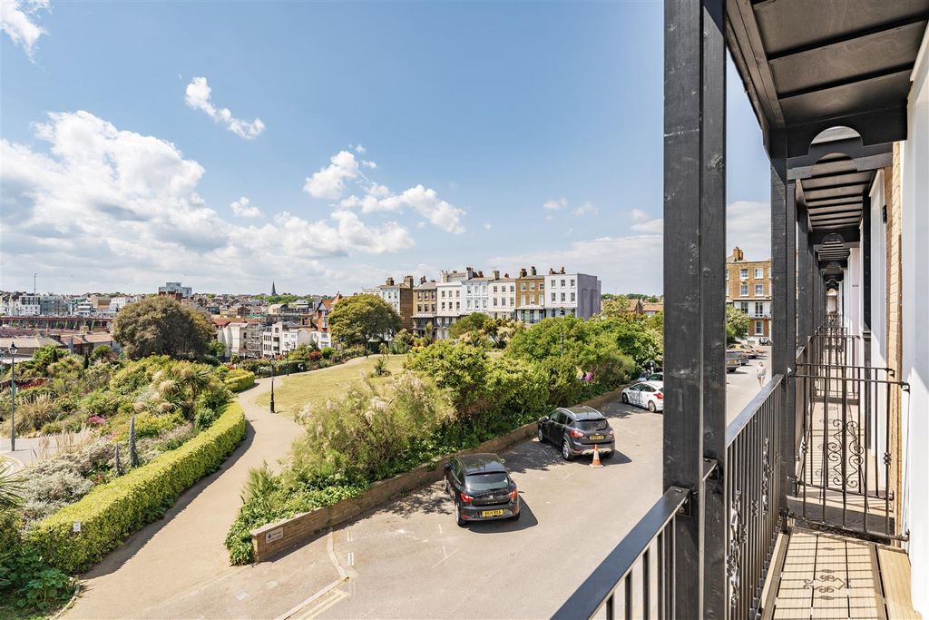 Property photo 3 of 17 42-Ramsgate 2-43.Jpg
