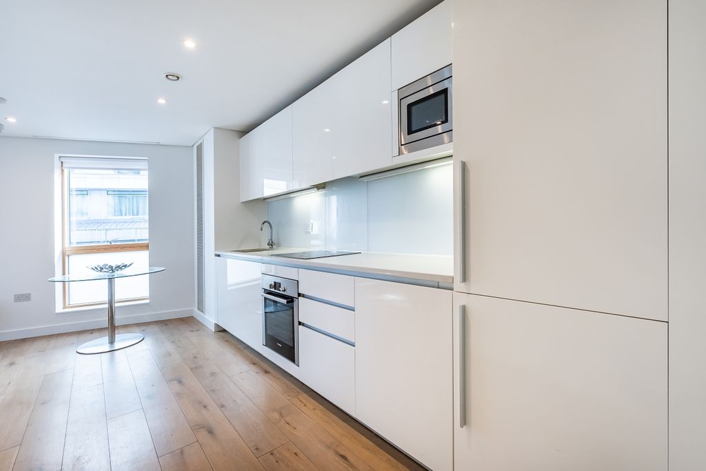 Property photo 2 of 11 Kitchen