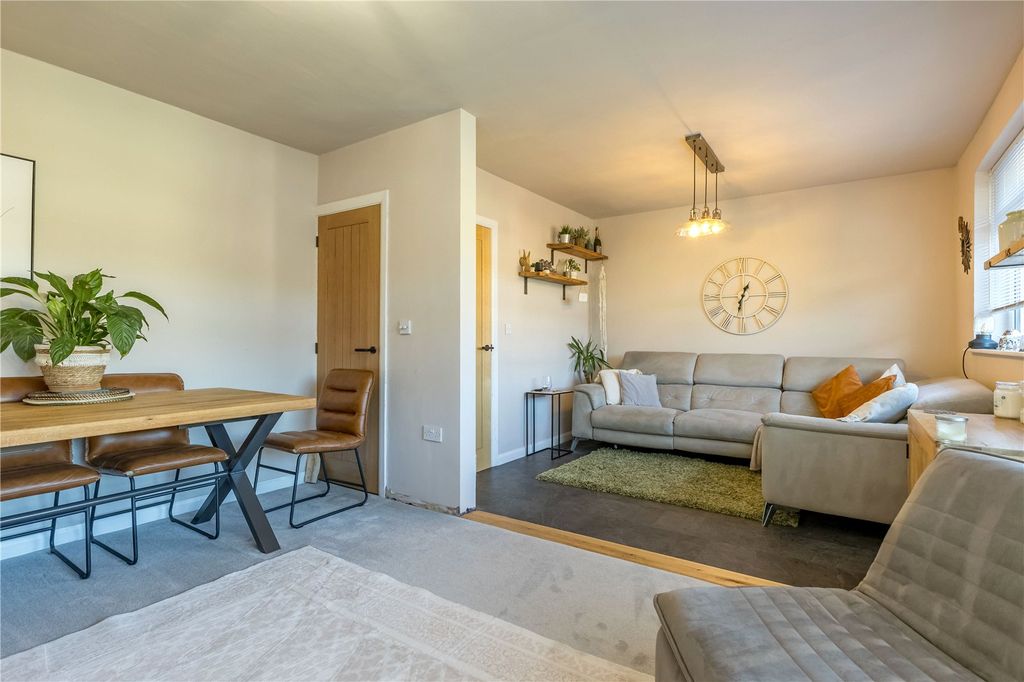 Property photo 3 of 21 Living Room