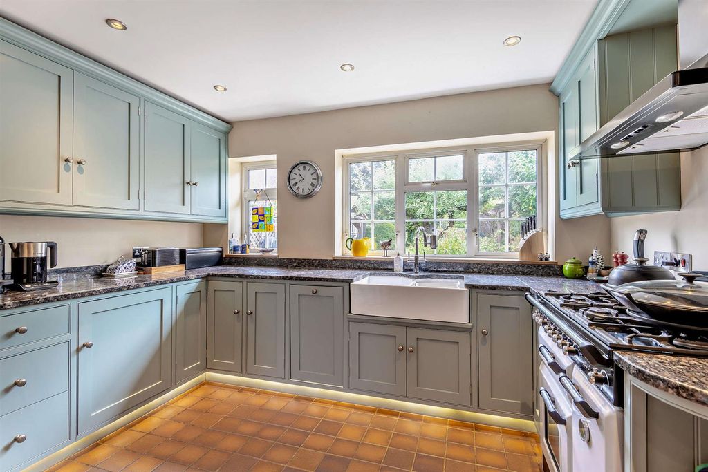 Property photo 3 of 24 8664310-Interior05-800.Jpg