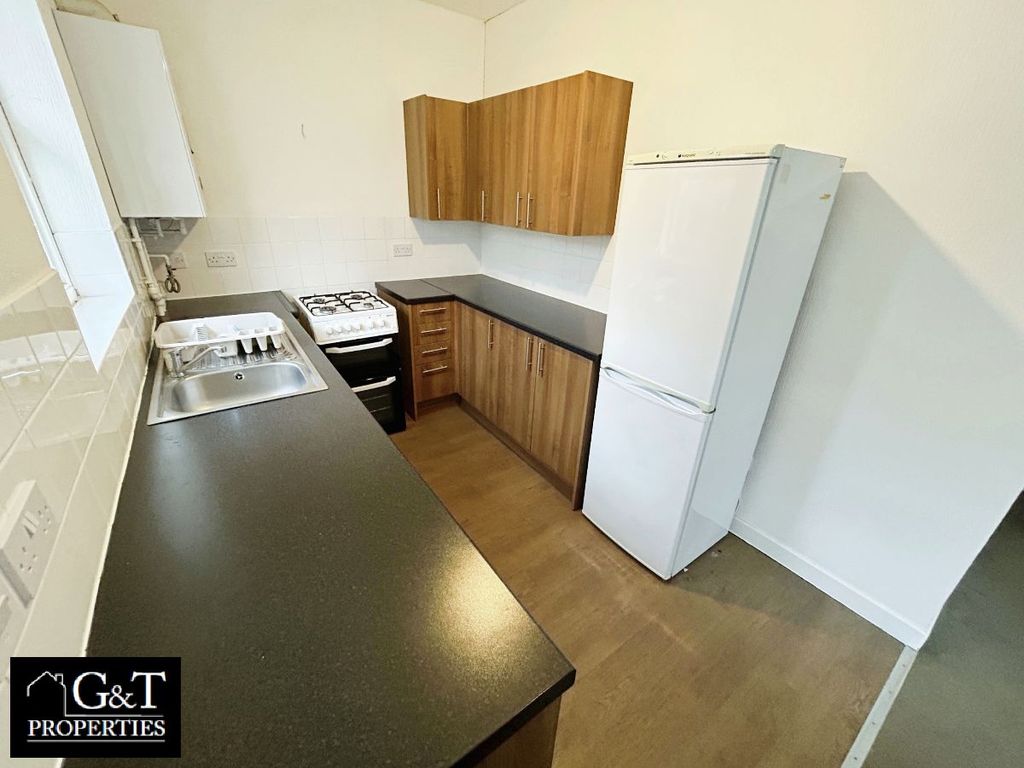 Property photo 3 of 6 Kitchen