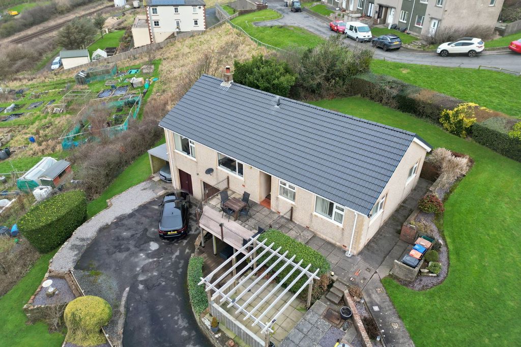 Property photo 2 of 30